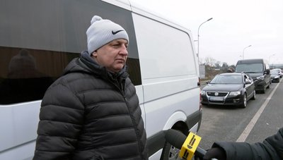 "Автобуси стоять по 20 годин": на ПП "Устилуг" на Волині — передріздвяні черги. Що кажуть водії та пасажири "Автобуси стоять по 20 годин": на ПП "Устилуг" на Волині — передріздвяні черги. Що кажуть водії та пасажири