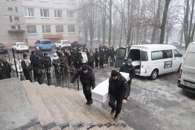 "Дуже добра пара була": у Запоріжжі попрощались з 18-річними Софією Осадчою та Степаном Штиком, котрих вбив дрон РФ "Дуже добра пара була": у Запоріжжі попрощались з 18-річними Софією Осадчою та Степаном Штиком, котрих вбив дрон РФ
