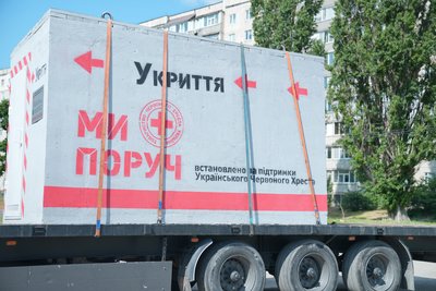 У Сумах встановили п’ять мобільних укриттів У Сумах встановили п’ять мобільних укриттів