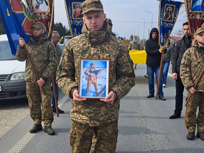Підгороднянська ОТГ, похорон, прощання із бійцем, Віктор Крайничин Підгороднянська ОТГ, похорон, прощання із бійцем, Віктор Крайничин