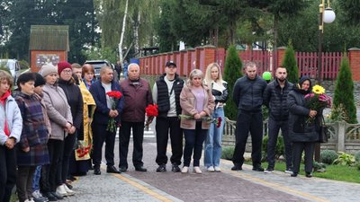На Вінниччині на честь загиблого Віктора Петлінського відкрили пам'ятну дошку На Вінниччині на честь загиблого Віктора Петлінського відкрили пам'ятну дошку