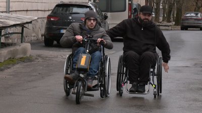 інвалідність, крісло колісне, тарас хоміцький, юрій влізло інвалідність, крісло колісне, тарас хоміцький, юрій влізло