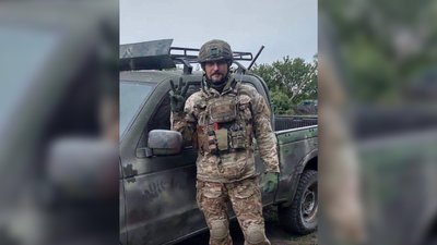 На Чернігівщині попрощалися з трьома захисниками, які загинули на Донеччині На Чернігівщині попрощалися з трьома захисниками, які загинули на Донеччині