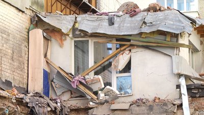 Зруйновані житлові приміщення у будинку внаслідок вибуху 28 жовтня 2025 року у Хмельницькому Зруйновані житлові приміщення у будинку внаслідок вибуху 28 жовтня 2025 року у Хмельницькому
