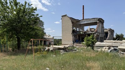 Зруйновані будівлі село Сергіївка Удачненська громада Донецька область 11 червня 2025 рік Зруйновані будівлі село Сергіївка Удачненська громада Донецька область 11 червня 2025 рік