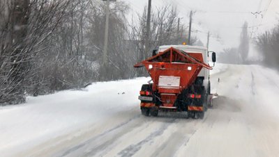 Розчищення доріг у Луцькій громаді: комунальники перейшли на цілодобовий режим роботи Розчищення доріг у Луцькій громаді: комунальники перейшли на цілодобовий режим роботи