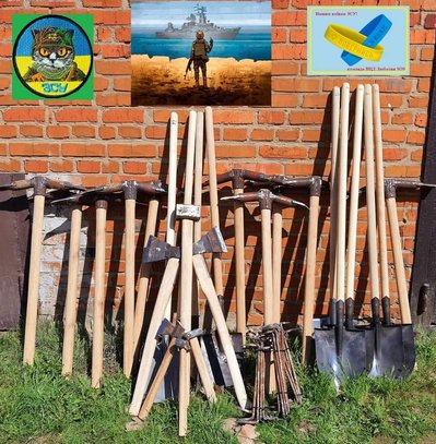 Молотки та лопати, які виготовляє "Залізо і молот" в Люботині Молотки та лопати, які виготовляє "Залізо і молот" в Люботині