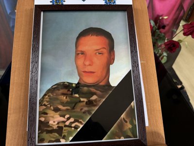 У Херсоні провели в останню путь загиблого на Курщині захисника Олександра Юр'єва У Херсоні провели в останню путь загиблого на Курщині захисника Олександра Юр'єва