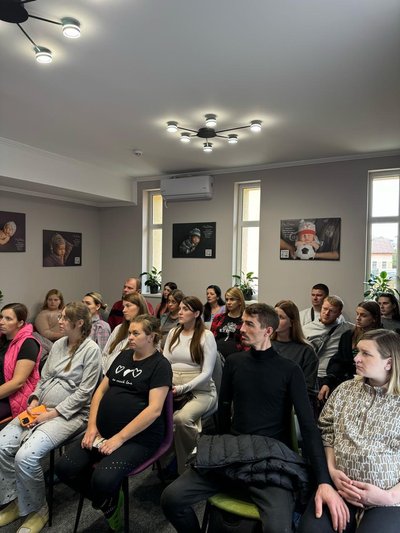 Як працює академія батьківства у Чернівцях: чого навчають та як долучитись Як працює академія батьківства у Чернівцях: чого навчають та як долучитись