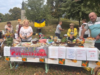 "Варили з любов'ю": у селі на Черкащині провели фестиваль борщу "Варили з любов'ю": у селі на Черкащині провели фестиваль борщу