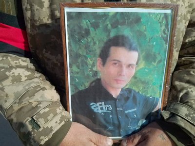 “Нехай ніхто не ховає своїх дітей”: у Сумах попрощалися з двома воїнами “Нехай ніхто не ховає своїх дітей”: у Сумах попрощалися з двома воїнами