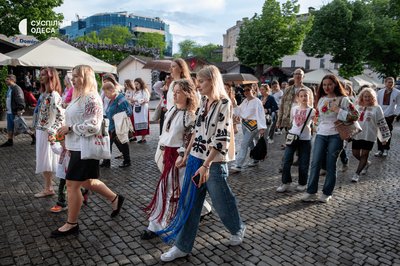 Святкова хода, українські пісні й танці: як в Одесі відзначили 20-й День вишиванки Святкова хода, українські пісні й танці: як в Одесі відзначили 20-й День вишиванки