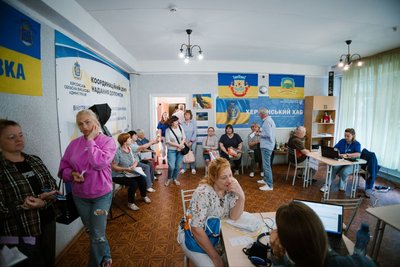 "Вільні разом": як працюють центри допомоги вимушеним переселенцям "Вільні разом": як працюють центри допомоги вимушеним переселенцям