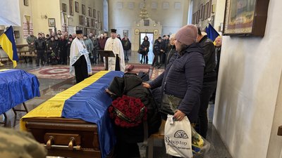 У Полтаві попрощались із воїнами Ігорем Хуторним та Віталієм Дмитренком У Полтаві попрощались із воїнами Ігорем Хуторним та Віталієм Дмитренком