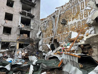 Вночі російські війська обстріляли Миколаїв: є поранені, пошкоджені житлові будинки