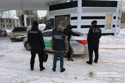 5 000 доларів за перетин кордону військовозобов'язаним: працівнику сільради на Черкащині оголосили про підозру 5 000 доларів за перетин кордону військовозобов'язаним: працівнику сільради на Черкащині оголосили про підозру