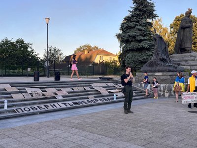«Почуйте народ України»: у Черкасах містяни пройшли протестною ходою за повернення Федорова «Почуйте народ України»: у Черкасах містяни пройшли протестною ходою за повернення Федорова