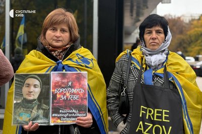 "Це наш крик душі": у Києві рідні полонених військових вийшли на акцію "Це наш крик душі": у Києві рідні полонених військових вийшли на акцію