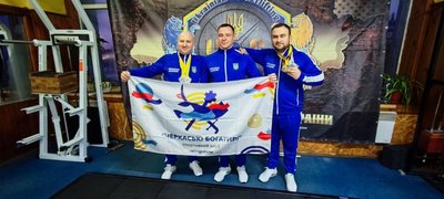 "Черкаські богатирі" встановили два рекорди України на змаганнях з пауерліфтингу "Черкаські богатирі" встановили два рекорди України на змаганнях з пауерліфтингу