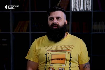 "Одразу отримав струм в шию": історія стендап-коміка з окупованого Херсона "Одразу отримав струм в шию": історія стендап-коміка з окупованого Херсона