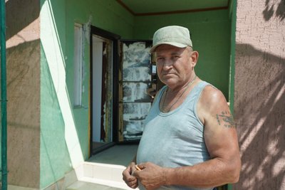 Б'ють КАБами за «графіком». Як і де жителі Дубовиків на Дніпропетровщині ховаються від атак армії РФ