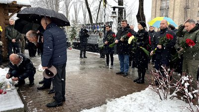 Пролунав Дзвін Гідності: у Києві молитвою вшанували борців за свободу України Пролунав Дзвін Гідності: у Києві молитвою вшанували борців за свободу України