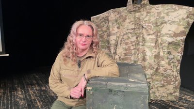 "Я не покинув Україну": документальну виставу на основі розповідей ветеранів показали у Рівному "Я не покинув Україну": документальну виставу на основі розповідей ветеранів показали у Рівному