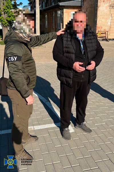 Підозрюють ексвоєнкома та медпрацівників: на Рівненщині викрили схему ухилення від мобілізації Підозрюють ексвоєнкома та медпрацівників: на Рівненщині викрили схему ухилення від мобілізації