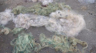 Сітки, якими, за версією слідства, підозрюваний здійснював незаконний вилов риби Сітки, якими, за версією слідства, підозрюваний здійснював незаконний вилов риби