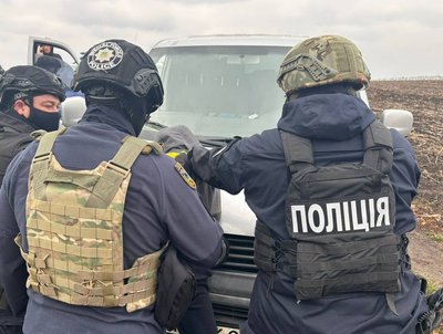 У Сумах затримали чоловіка за підозрою у викраденні авто медиків У Сумах затримали чоловіка за підозрою у викраденні авто медиків