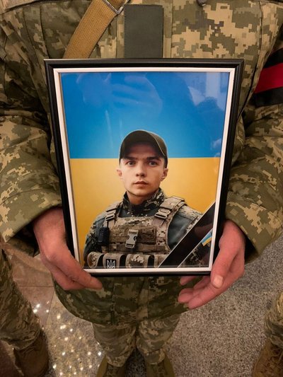У Полтаві пропонують встановити дошки на честь Дмитра Мерзлого та Олександра Романа: ким були воїни У Полтаві пропонують встановити дошки на честь Дмитра Мерзлого та Олександра Романа: ким були воїни