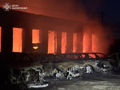Армія РФ тринадцятьма БпЛА атакувала Запоріжжя: виникли пожежі в складських приміщеннях Армія РФ тринадцятьма БпЛА атакувала Запоріжжя: виникли пожежі в складських приміщеннях