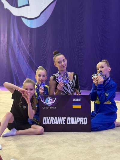 Дніпрянки здобули сім медалей на міжнародному турнірі з художньої гімнастики в ОАЕ Дніпрянки здобули сім медалей на міжнародному турнірі з художньої гімнастики в ОАЕ