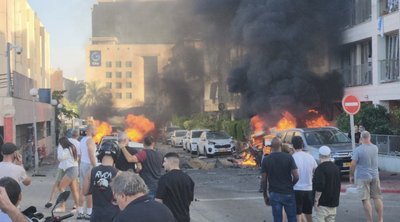 Наслідки влучання ракети біля будинку в місті Рішон-ле-Ціон в Ізраїлі 7 жовтня 2023 року