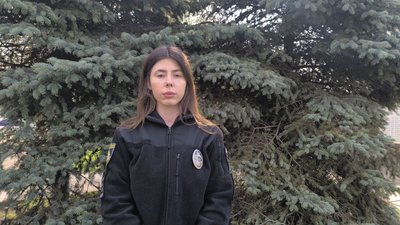 У Кривому Розі жінка стріляла з пневматичної зброї по безпритульних собаках: що розповіли очевидці та в поліції У Кривому Розі жінка стріляла з пневматичної зброї по безпритульних собаках: що розповіли очевидці та в поліції
