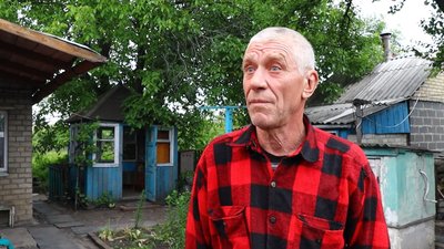Подолали чотири кілометри, аби виїхати: з Красногорівки евакуювали п'ятьох людей Подолали чотири кілометри, аби виїхати: з Красногорівки евакуювали п'ятьох людей