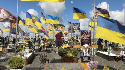 У Луцьку на сектор військових поховань у Гаразджі витратили майже 25 мільйонів гривень У Луцьку на сектор військових поховань у Гаразджі витратили майже 25 мільйонів гривень