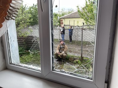 "Летить прямо нам в вікно": що розповіли жителі Полтавщини про атаку БпЛА на Глобине "Летить прямо нам в вікно": що розповіли жителі Полтавщини про атаку БпЛА на Глобине