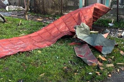 Розтрощені будинки й уламки на вулицях: фото наслідків нічної атаки на Одесу Розтрощені будинки й уламки на вулицях: фото наслідків нічної атаки на Одесу
