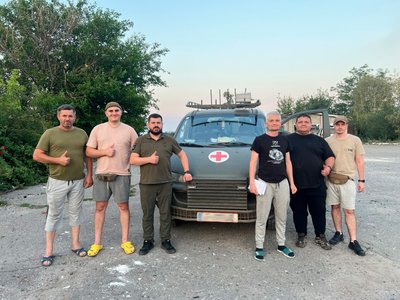 Священик-волонтер з Бродів передав ЗСУ майже 200 медичних автомобілів Священик-волонтер з Бродів передав ЗСУ майже 200 медичних автомобілів