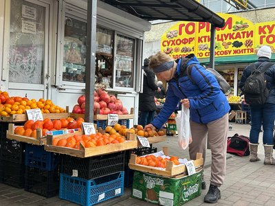 Сезон хурми у Житомирі: ціни та сорти на ринку Сезон хурми у Житомирі: ціни та сорти на ринку