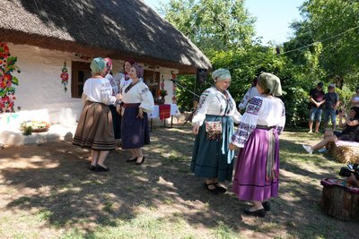 Із "територією тиші" для військових і борщем із карасями — на Черкащині стартував ювілейний "Ше.Fest" Із "територією тиші" для військових і борщем із карасями — на Черкащині стартував ювілейний "Ше.Fest"