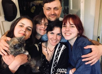 Сни та дитина "Рогатої Жаби": інтерв’ю з солістом та художницею гурту| "Свої люди" Сни та дитина "Рогатої Жаби": інтерв’ю з солістом та художницею гурту| "Свої люди"