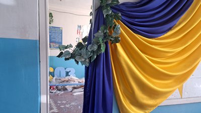 Пошкоджена будівля школи всередені селище Зелений Гай Комарська громада Донецька область 4 квітня 2025 рік Пошкоджена будівля школи всередені селище Зелений Гай Комарська громада Донецька область 4 квітня 2025 рік