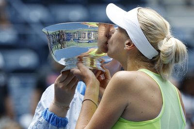 Людмила Кіченок разом з кубком US Open Людмила Кіченок разом з кубком US Open