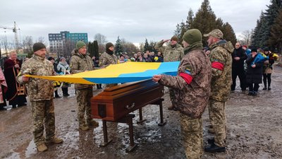 похорон, прапор, труна, олександр пришляк, військові почесті похорон, прапор, труна, олександр пришляк, військові почесті