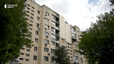 "Своїми силами все робимо": як живе одеська багатоповерхівка через рік після російської атаки "Своїми силами все робимо": як живе одеська багатоповерхівка через рік після російської атаки