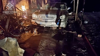 На Одещині горіли будівля та автомобіль На Одещині горіли будівля та автомобіль