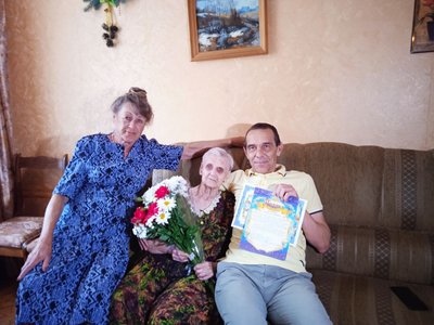 "А життя не золоте я прожила". Уродженка Сумщини Олена Ткаченко відсвяткувала столітній ювілей "А життя не золоте я прожила". Уродженка Сумщини Олена Ткаченко відсвяткувала столітній ювілей