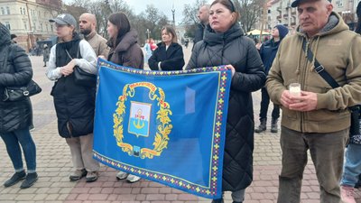 маріупольці, прапор, маріуполь, тернопіль, акція маріупольці, прапор, маріуполь, тернопіль, акція